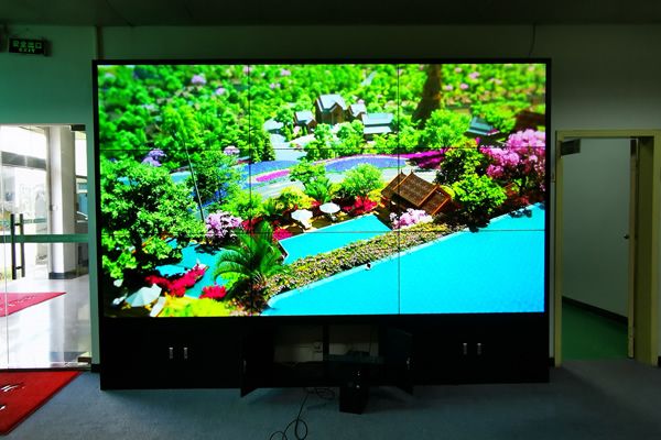 多媒體會(huì)議室用投影機(jī)好，還是液晶拼接屏好？