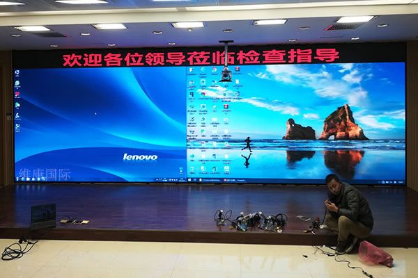 小間距LED屏幕和無縫液晶拼接屏的區(qū)別有哪些，哪種顯示效果好？