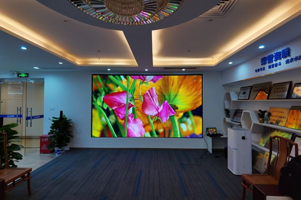 直播間大屏幕有哪些，液晶拼接屏好還是LED顯示屏好？