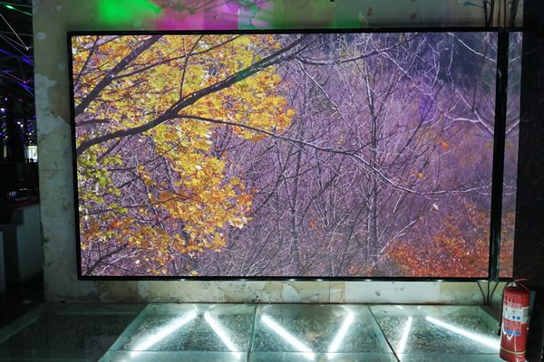 酒吧大屏使用LED顯示屏好，還是液晶拼接屏好？