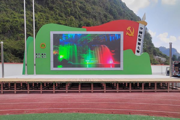 學(xué)校晚會(huì)舞臺(tái)用多大的LED顯示屏合適？