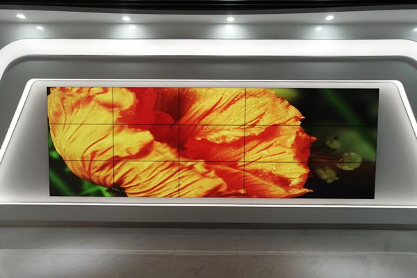 網(wǎng)絡(luò)直播間背景墻用液晶拼接屏好，還是LED顯示屏好？