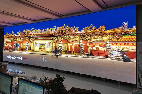 COB顯示屏和SMD顯示屏哪個(gè)好？