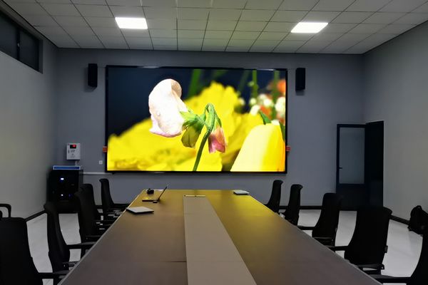 會議室用LED屏幕還是拼接屏幕好？