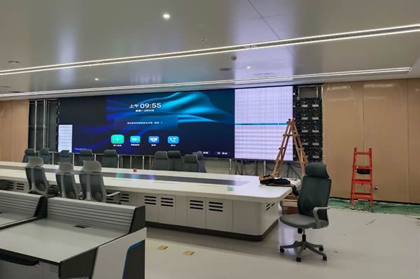 指揮中心大屏用液晶拼接屏還是LED顯示屏？