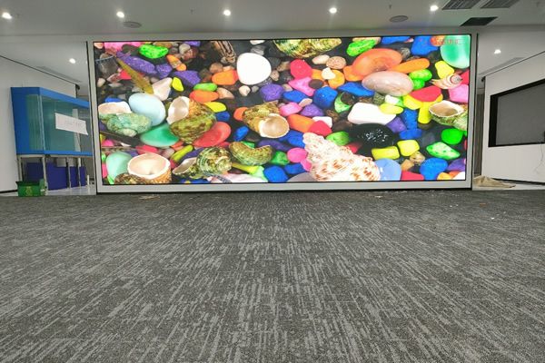 會(huì)議室智能大屏有哪種好，做多大尺寸？